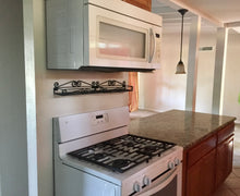 Load image into Gallery viewer, PENDING Mid-Century Modern 4/2/2 w/in-law,AIRBnB or subdivide Possibilities Have a unique chance to own an amazing flat roof 4/2/2 on a huge corner lot