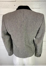 Load image into Gallery viewer, 1980’s Evan Picone black & white houndstooth blazer with velvet collar size 8.